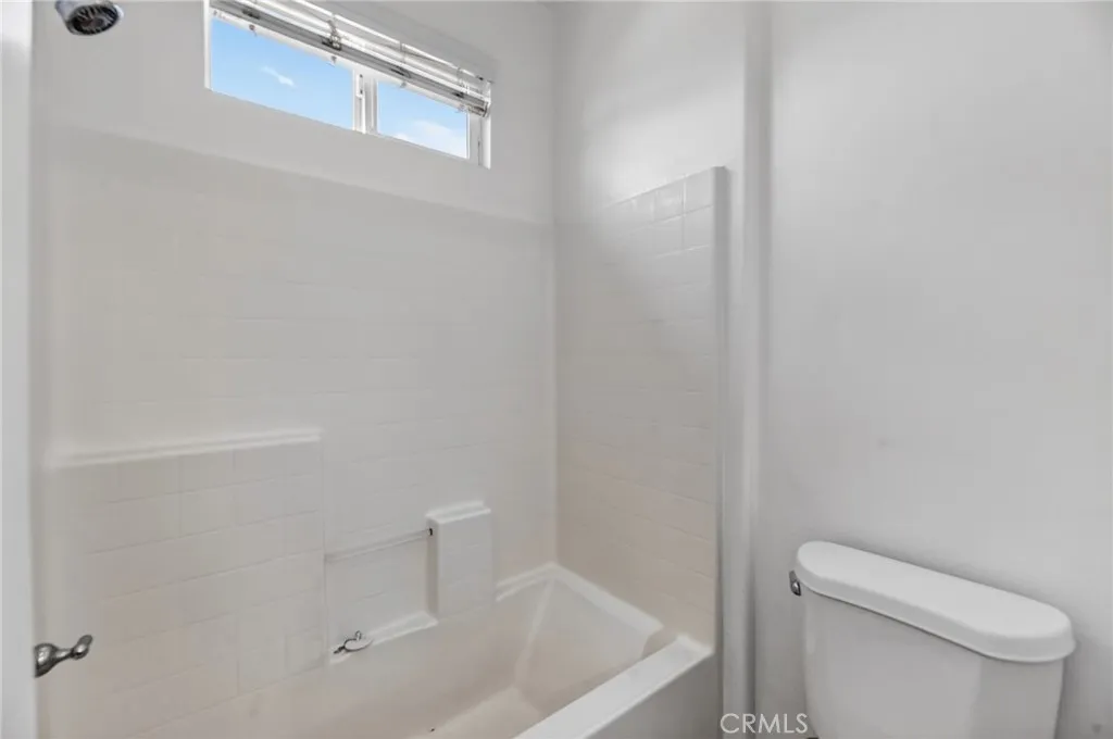 1819 Overland Court, Hemet, California 92545 home-pic-39