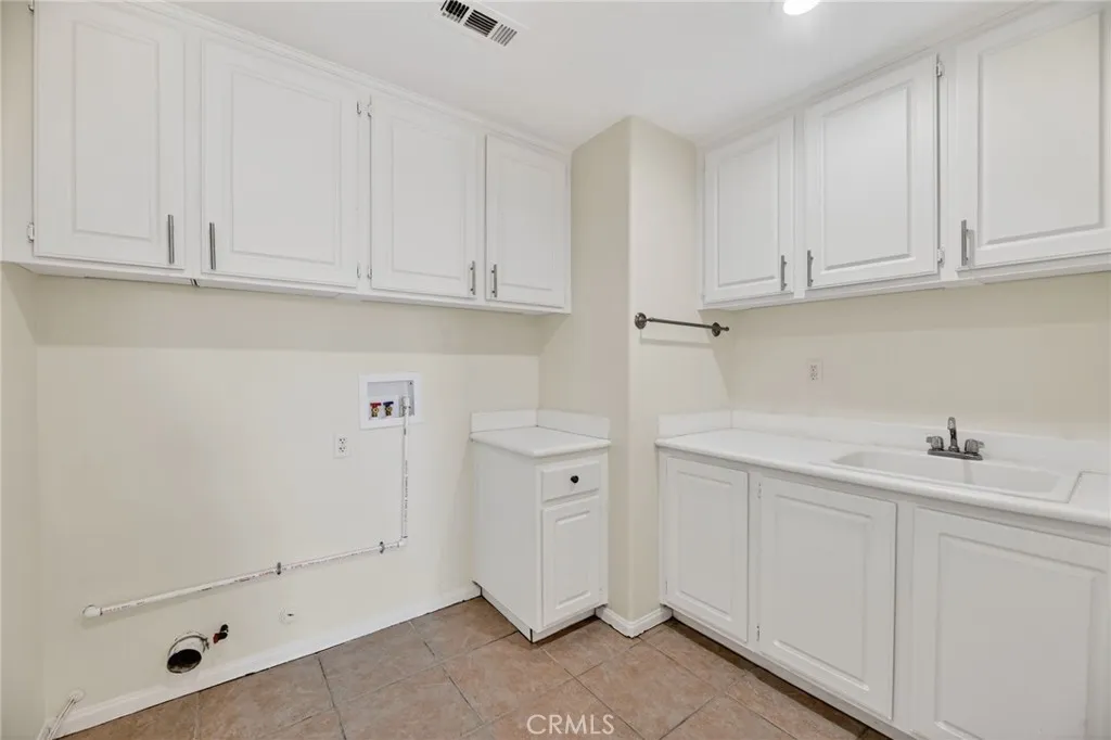1819 Overland Court, Hemet, California 92545 home-pic-20