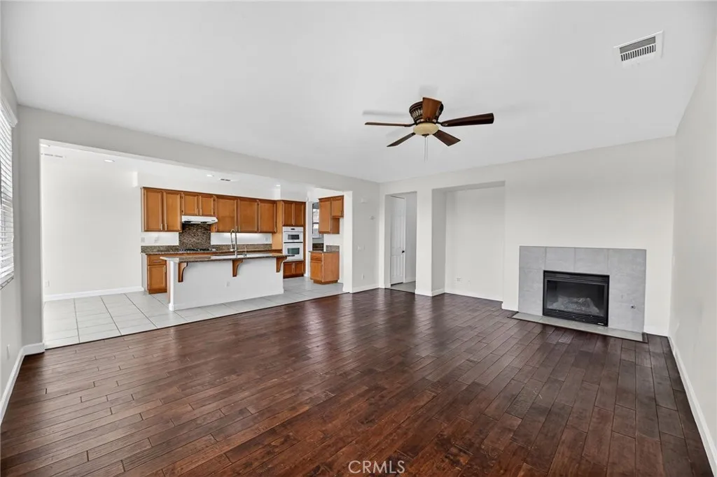 1819 Overland Court, Hemet, California 92545 home-pic-11