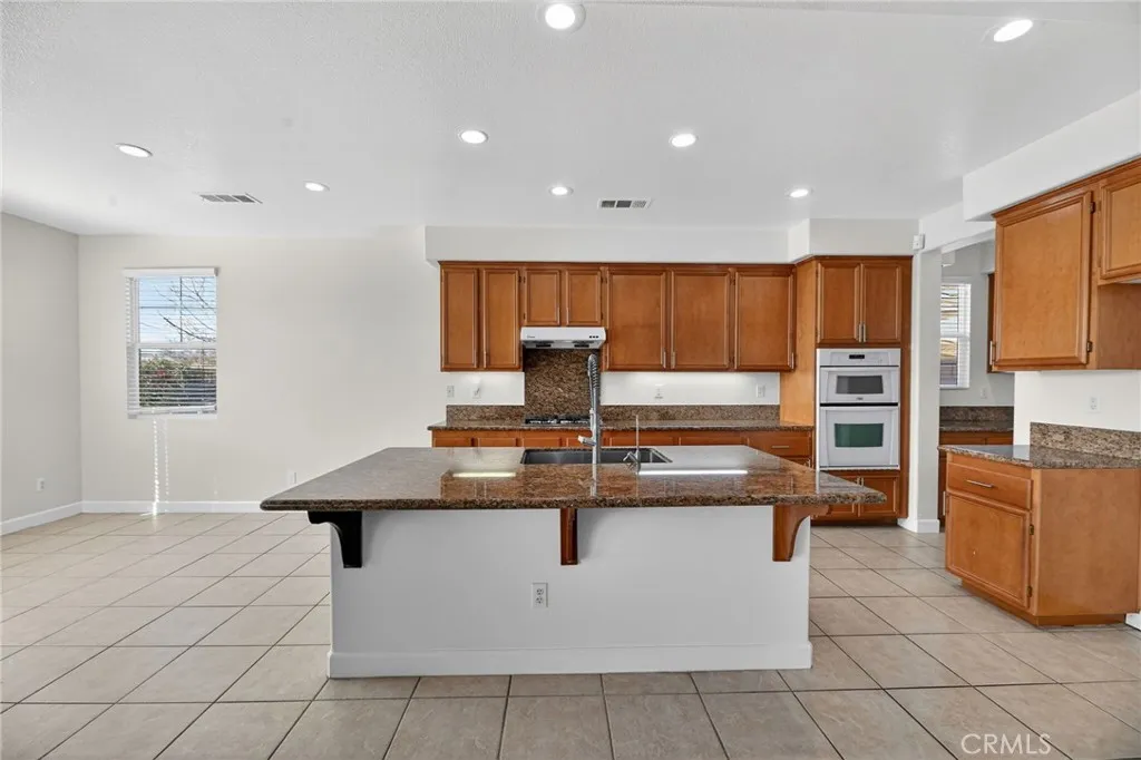 1819 Overland Court, Hemet, California 92545 home-pic-12