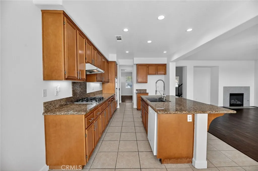 1819 Overland Court, Hemet, California 92545 home-pic-13