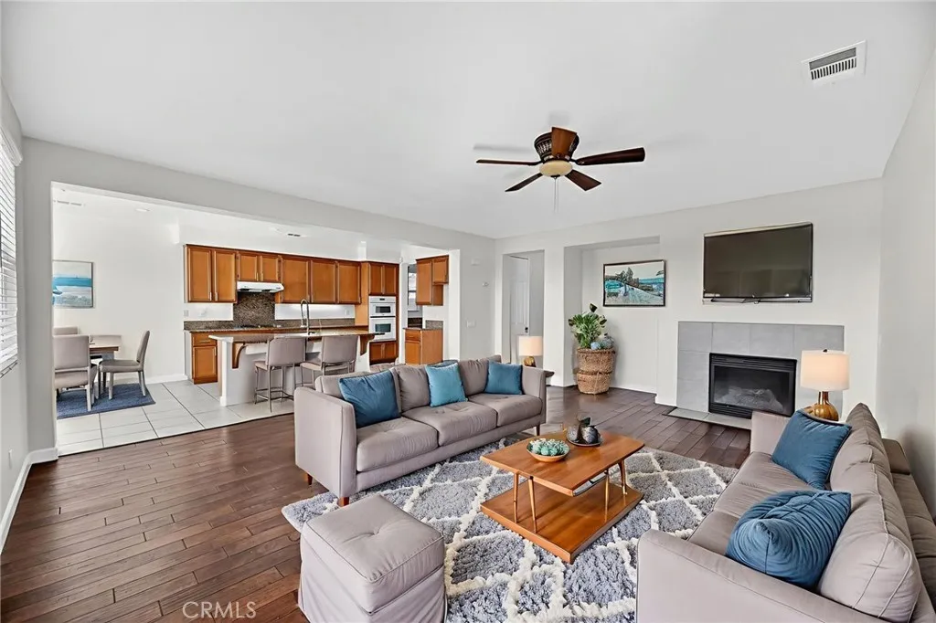1819 Overland Court, Hemet, California 92545 home-pic-10