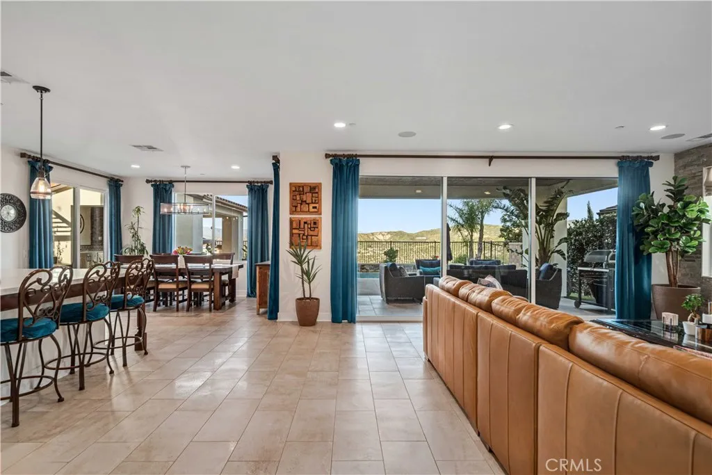 25056 Cypress Bluff, Canyon Country, California 91387 home-pic-11