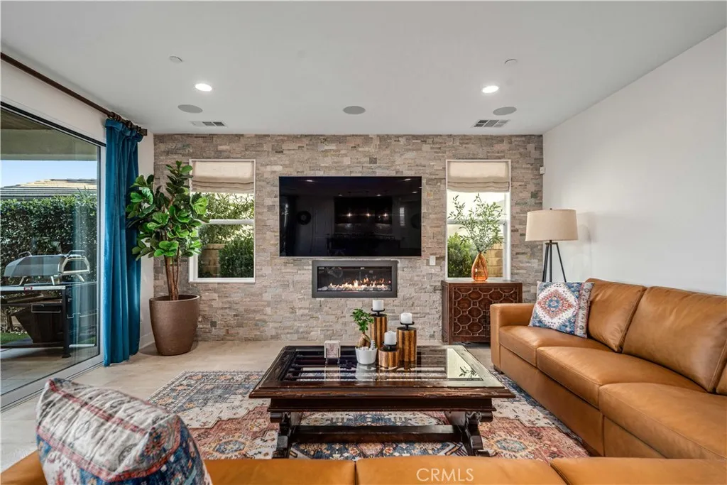 25056 Cypress Bluff, Canyon Country, California 91387 home-pic-12