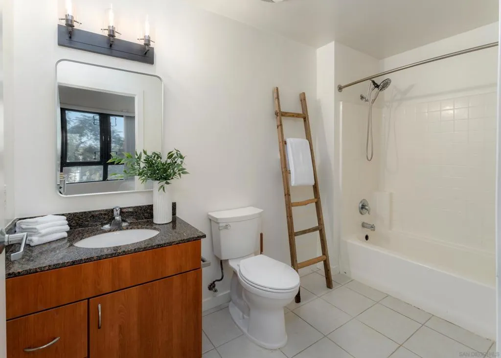 889 Date St 234, San Diego, California 92101 home-pic-17
