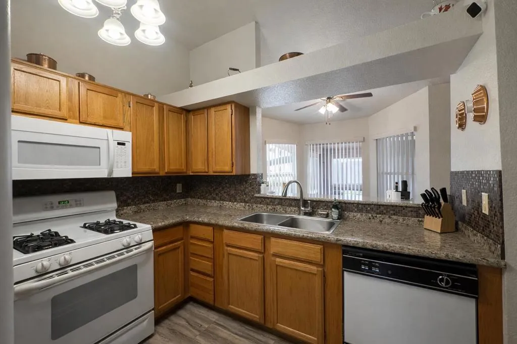 421 Tesoro Lane, Blythe, California 92225 home-pic-6