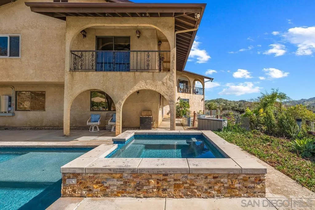 11725 Sierra Rojo Rd, Valley Center, California 92082 home-pic-8