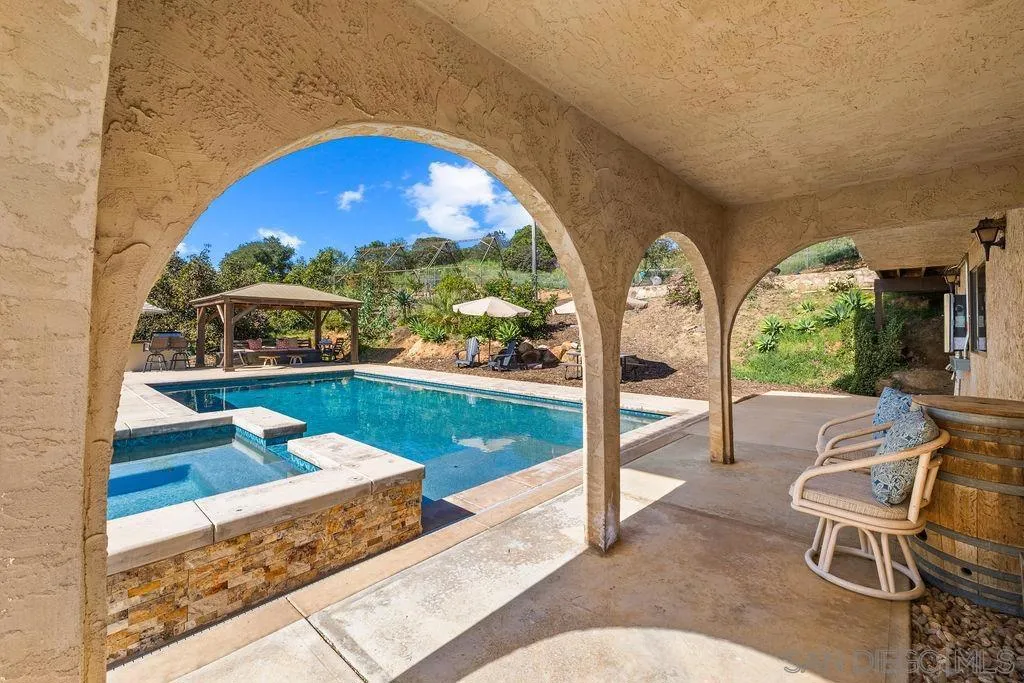 11725 Sierra Rojo Rd, Valley Center, California 92082 home-pic-40