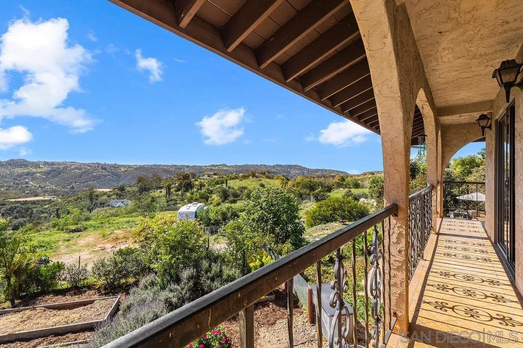 11725 Sierra Rojo Rd, Valley Center, California 92082 home-pic-32