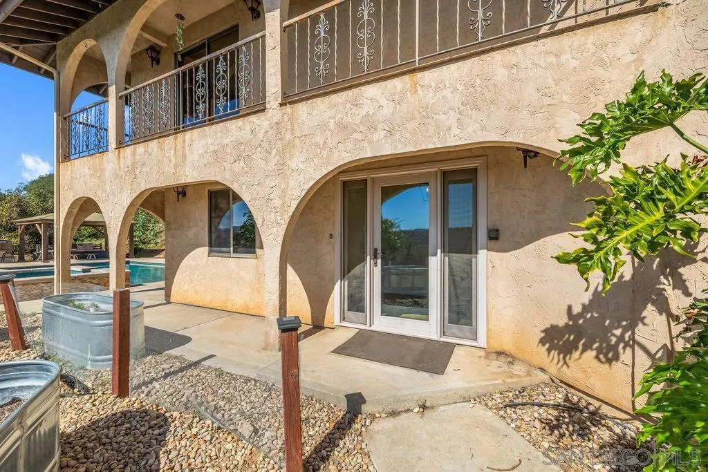11725 Sierra Rojo Rd, Valley Center, California 92082 home-pic-9