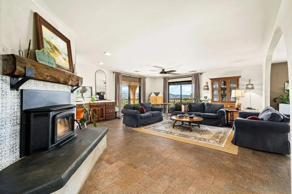 11725 Sierra Rojo Rd, Valley Center, California 92082 home-pic-12