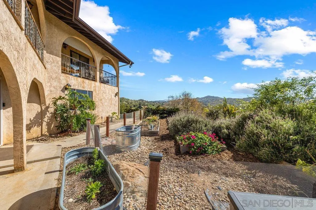 11725 Sierra Rojo Rd, Valley Center, California 92082 home-pic-7