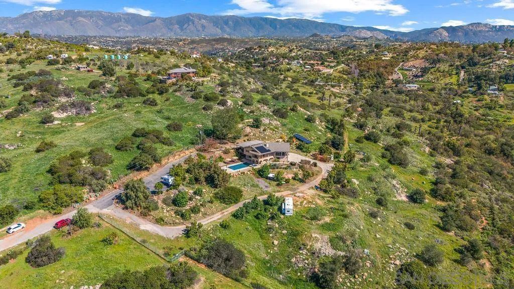 11725 Sierra Rojo Rd, Valley Center, California 92082 home-pic-5