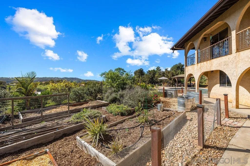 11725 Sierra Rojo Rd, Valley Center, California 92082 home-pic-6