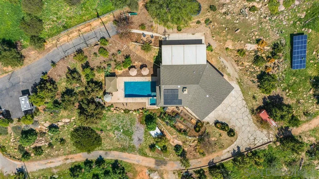 11725 Sierra Rojo Rd, Valley Center, California 92082 home-pic-3