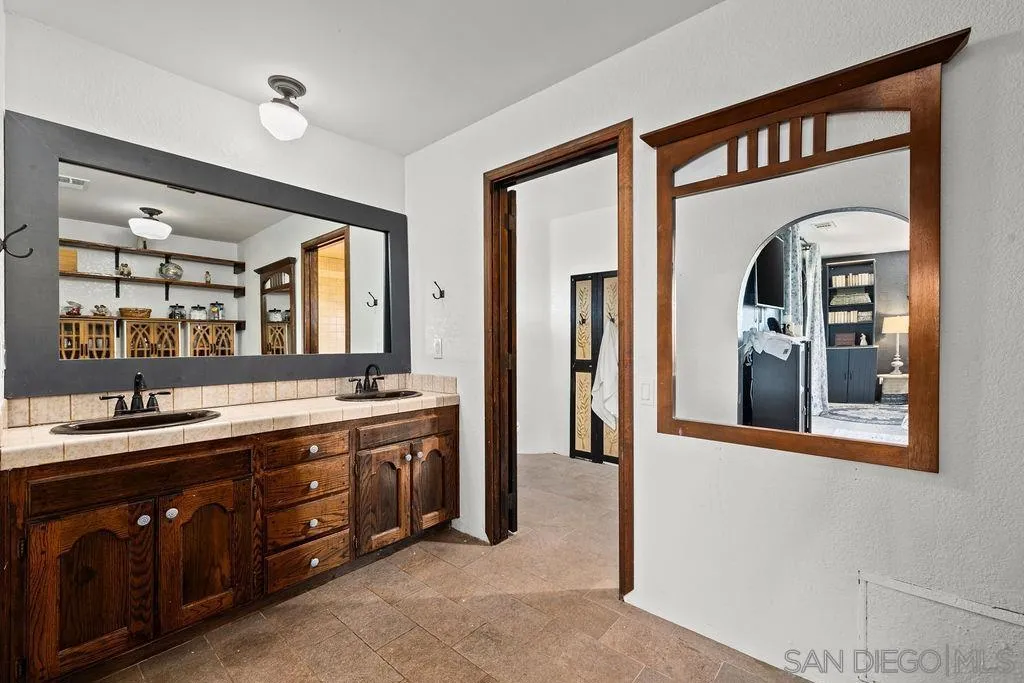 11725 Sierra Rojo Rd, Valley Center, California 92082 home-pic-24