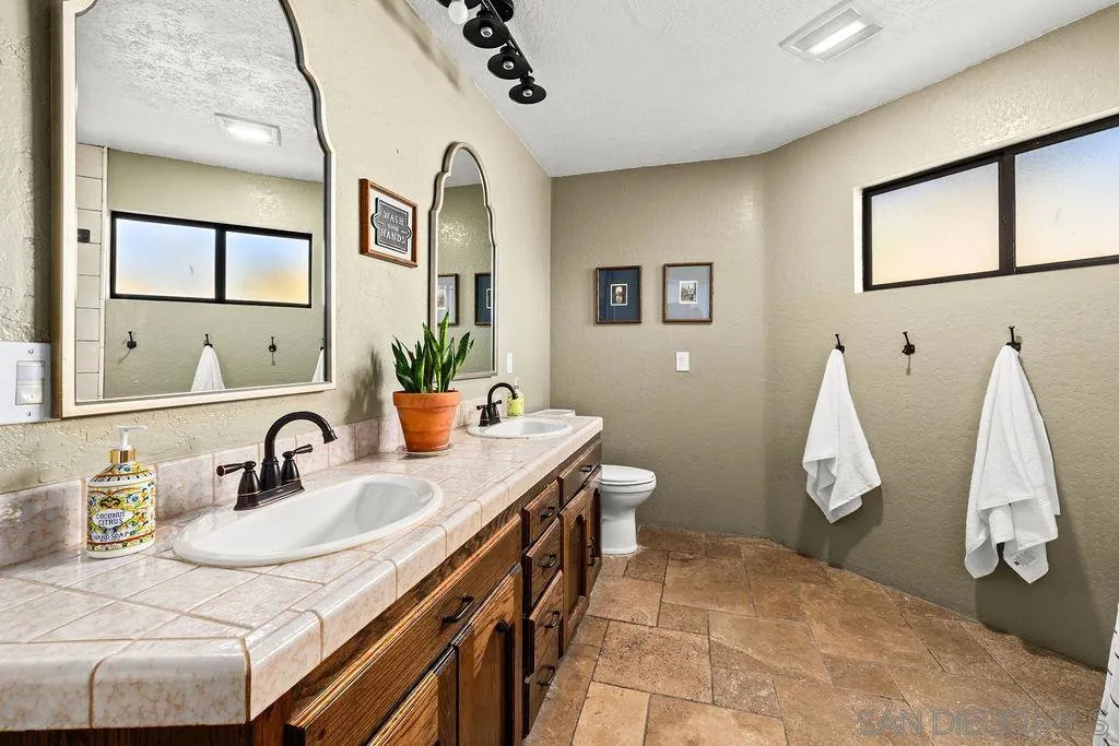 11725 Sierra Rojo Rd, Valley Center, California 92082 home-pic-39