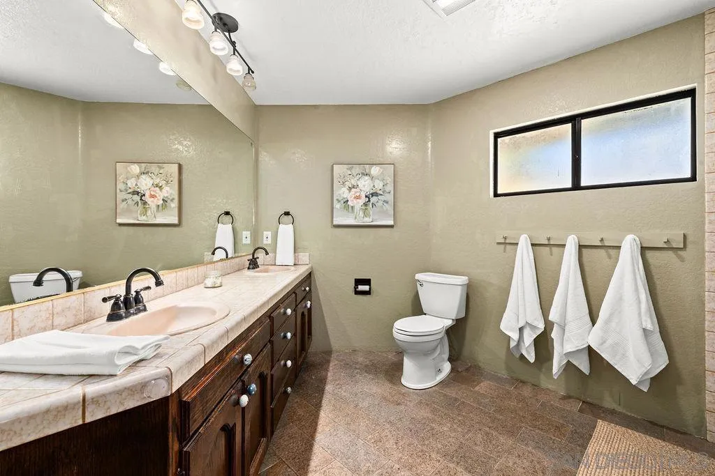 11725 Sierra Rojo Rd, Valley Center, California 92082 home-pic-34