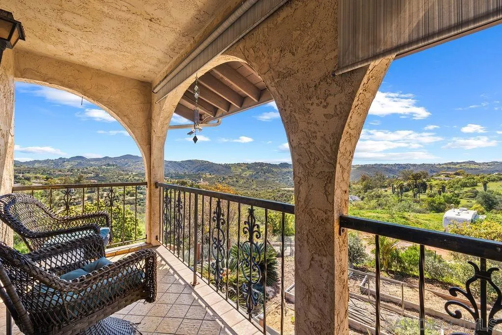 11725 Sierra Rojo Rd, Valley Center, California 92082 home-pic-23
