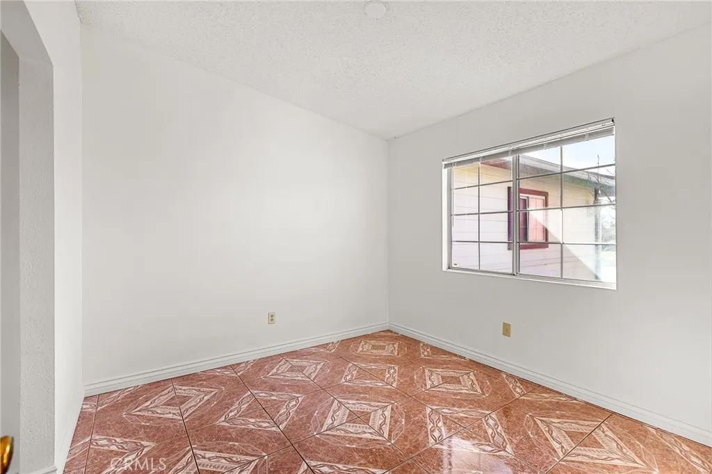 1002 Oregon Trail, Banning, California 92220 home-pic-15