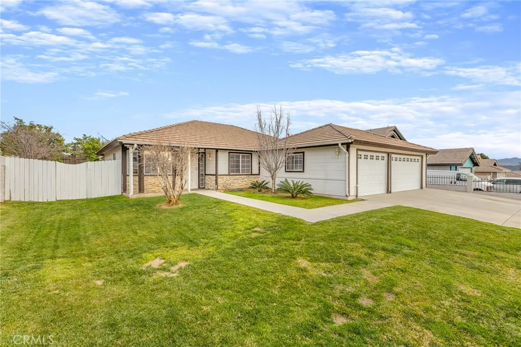 1002 Oregon Trail, Banning, California 92220 home-pic-2