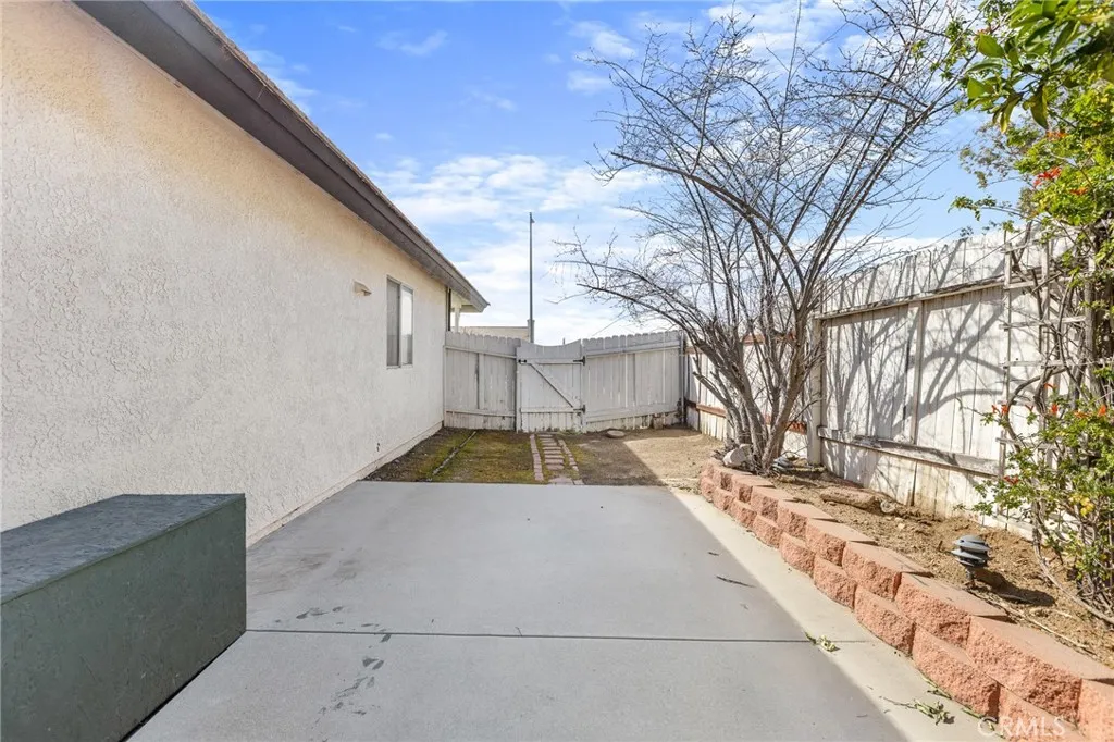 1002 Oregon Trail, Banning, California 92220 home-pic-8
