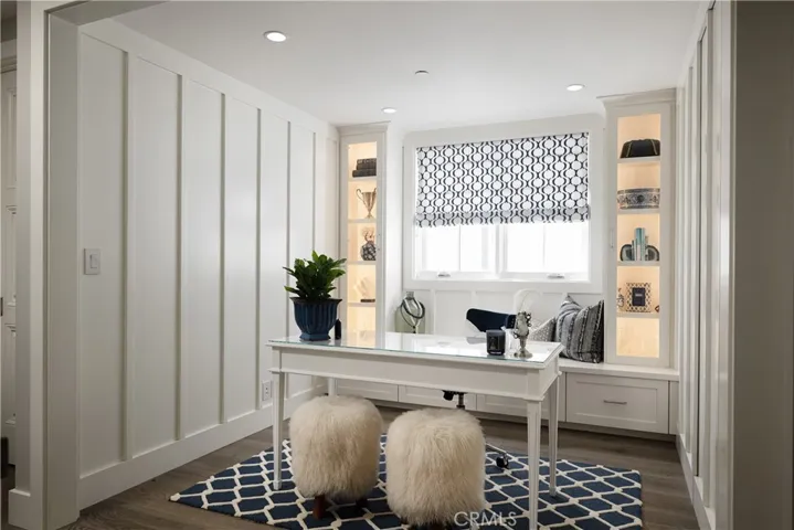 Office/den or 4th bedroom