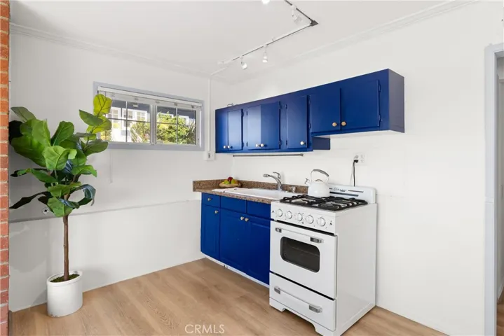Unit D (1 Bed/1 Bath Unit) - Kitchenette