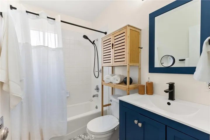Unit A (2 Bed/1 Bath Unit) - Bathroom