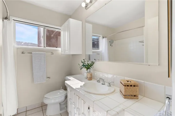 Unit C (2 Bed/1 Bath Unit) - Bathroom