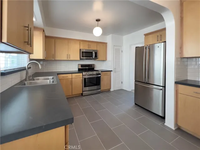 Large Kitchen with stainless steel appliances (includes dishwasher)
