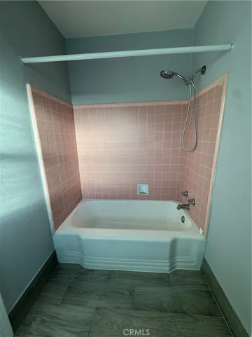 one jack and jill restroom