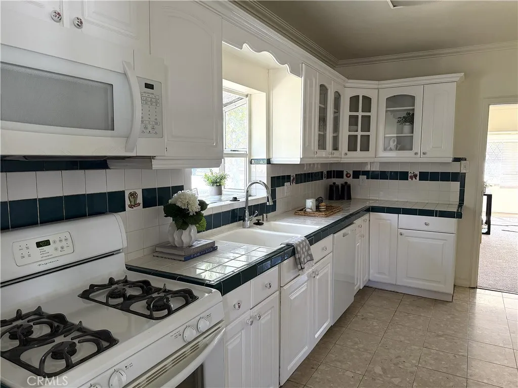 4202 Locust, Long Beach, California 90807 home-pic-9