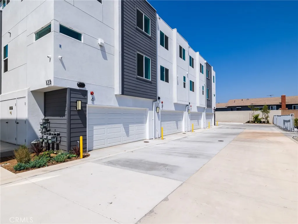 121 E 223rd Street 3, Carson, California 90745 home-pic-22