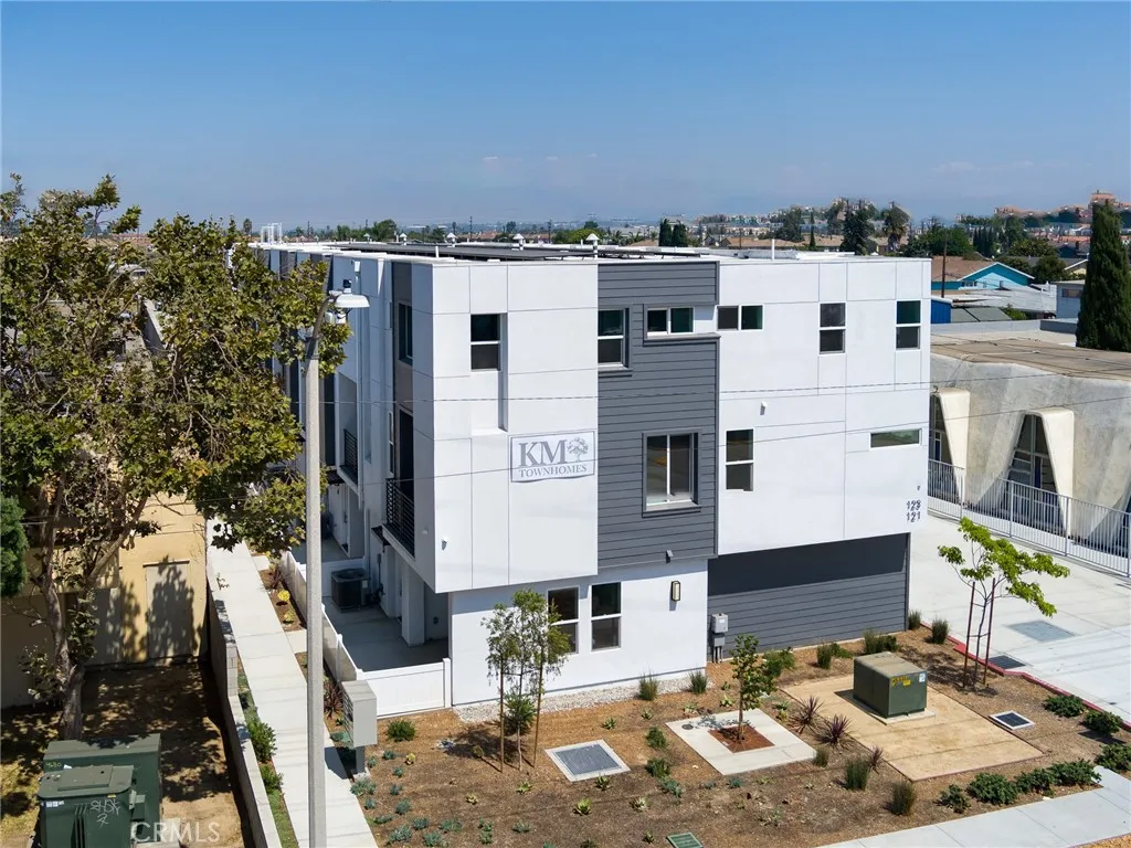 121 E 223rd Street 3, Carson, California 90745 home-pic-24