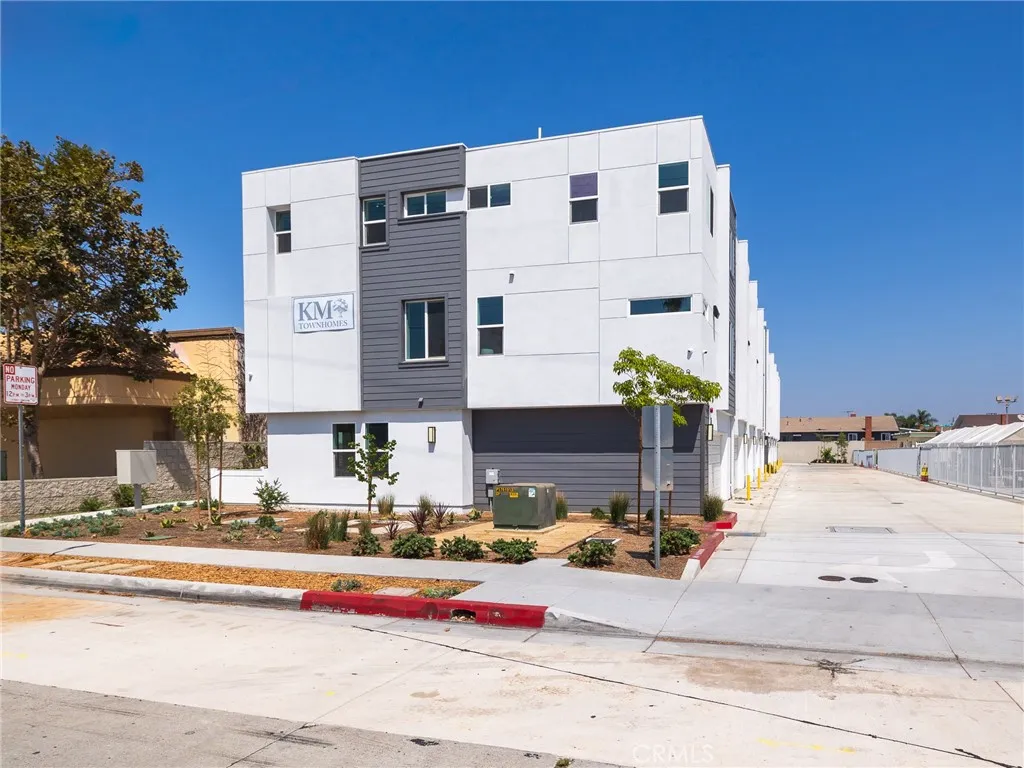 121 E 223rd Street 3, Carson, California 90745 home-pic-23