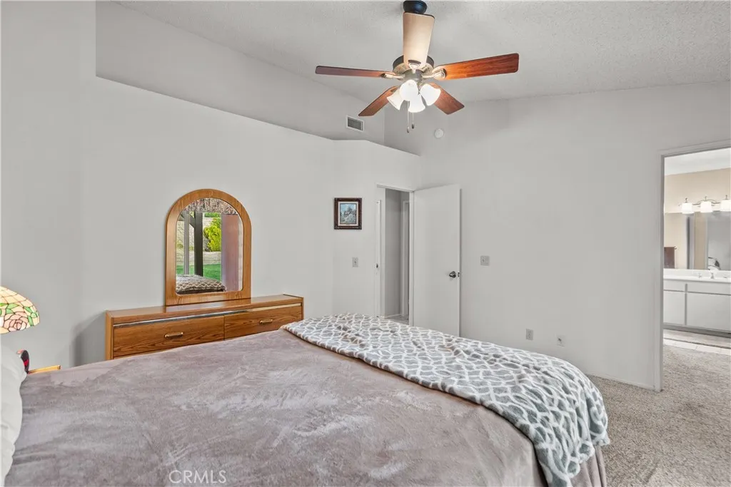 22619 Oxford, Saugus, California 91350 home-pic-17