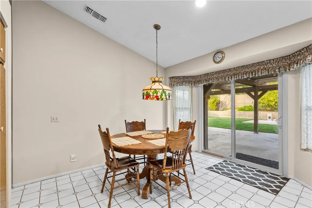 22619 Oxford, Saugus, California 91350 home-pic-12