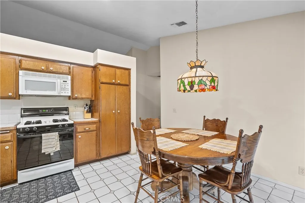 22619 Oxford, Saugus, California 91350 home-pic-13