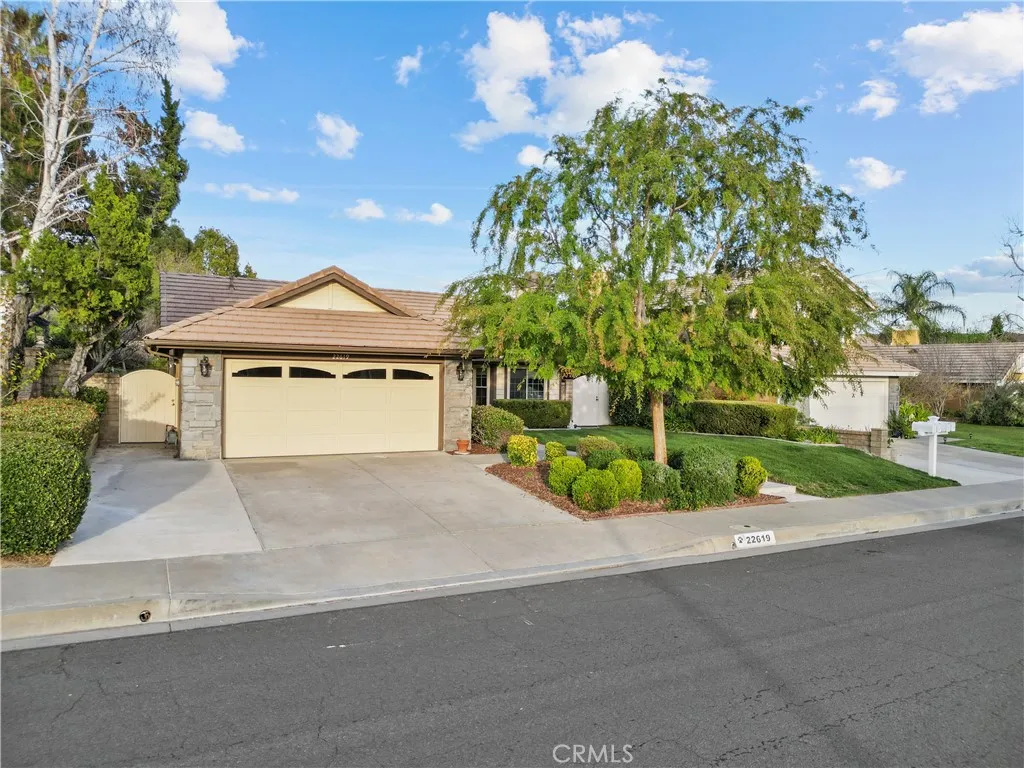 22619 Oxford, Saugus, California 91350 home-pic-1