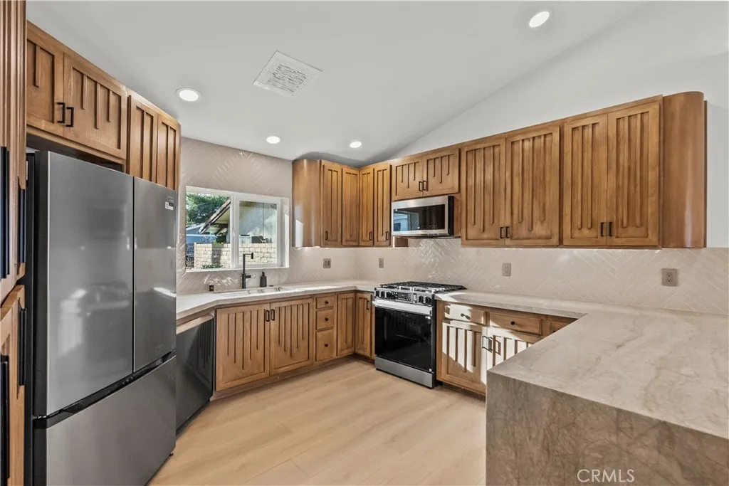 25072 Atwood, Newhall, California 91321 home-pic-9
