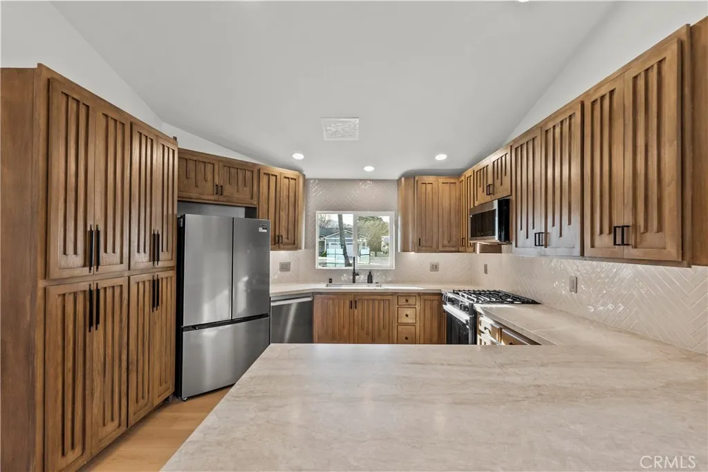 25072 Atwood, Newhall, California 91321 home-pic-8
