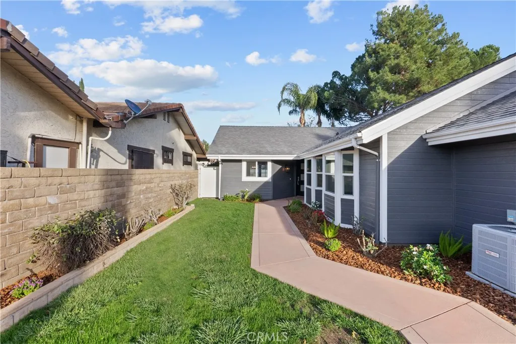 25072 Atwood, Newhall, California 91321 home-pic-33