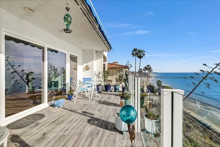 Outdoor patio for coastal entertaining