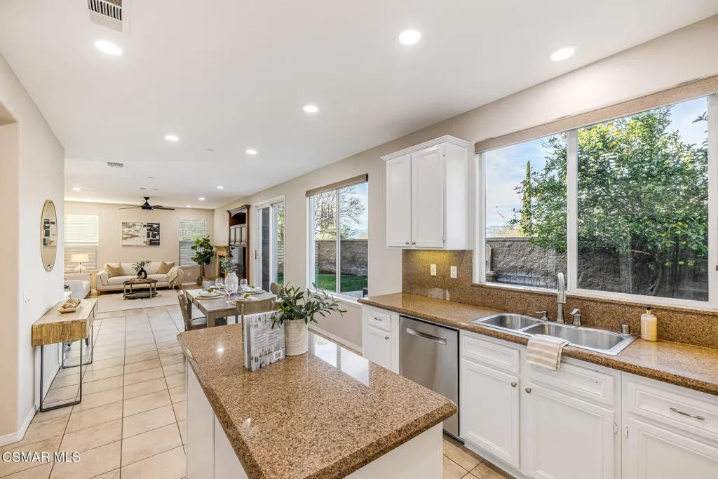5353 Willow Oak Street, Simi Valley, California 93063 home-pic-14