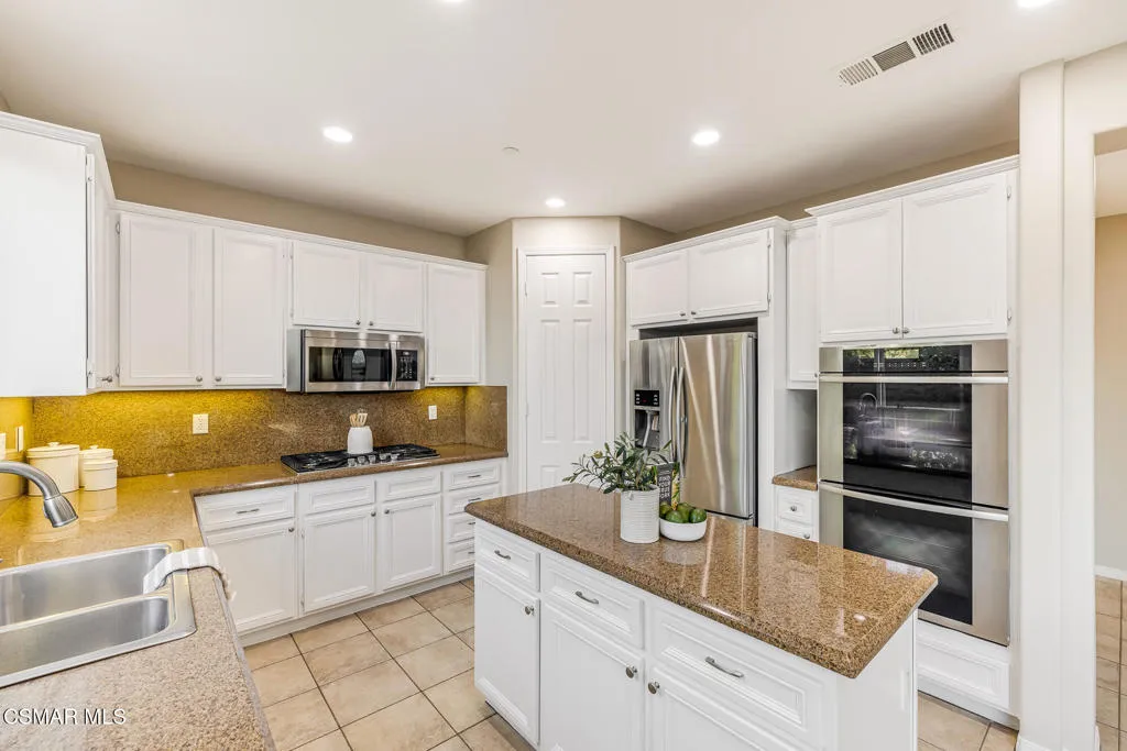 5353 Willow Oak Street, Simi Valley, California 93063 home-pic-12