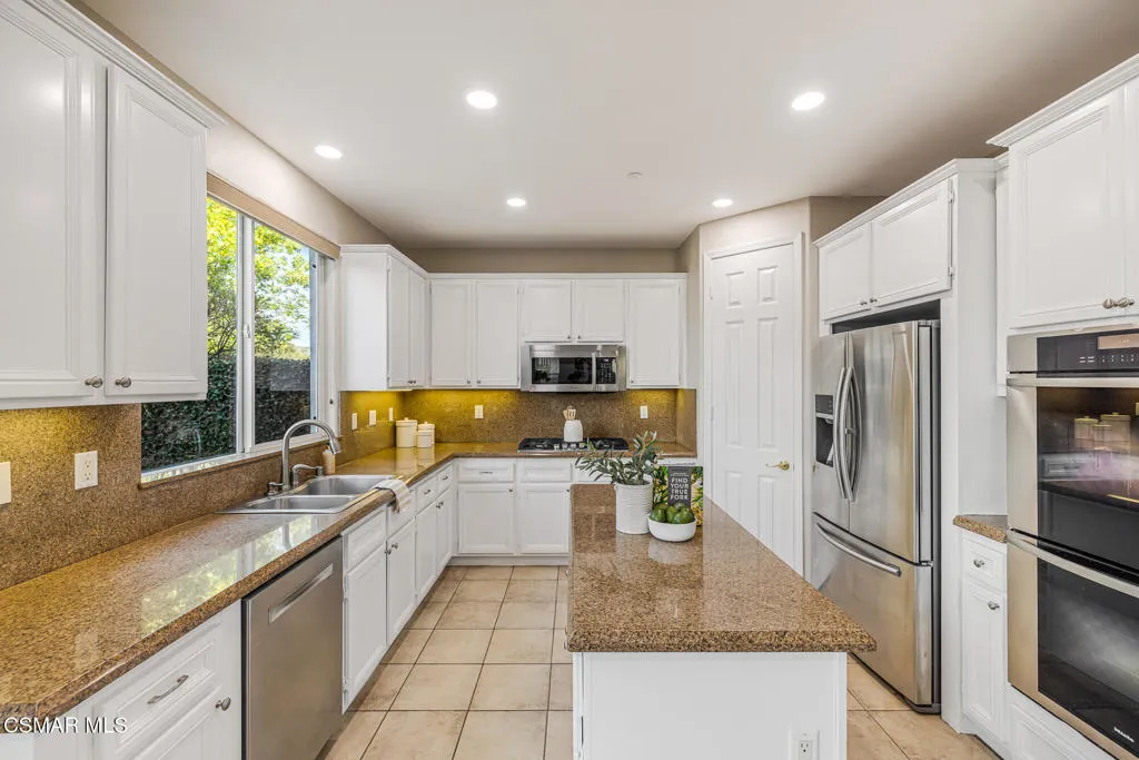 5353 Willow Oak Street, Simi Valley, California 93063 home-pic-10