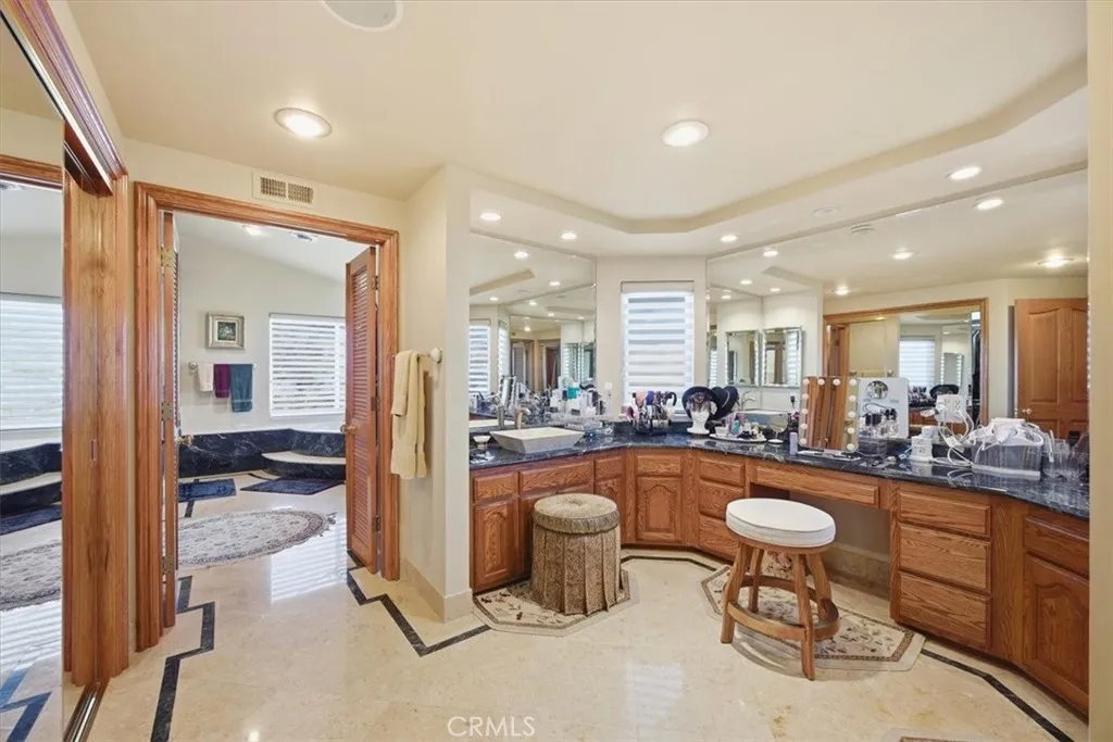 2 Avenida De Olma, Rancho Palos Verdes, California 90275 home-pic-10