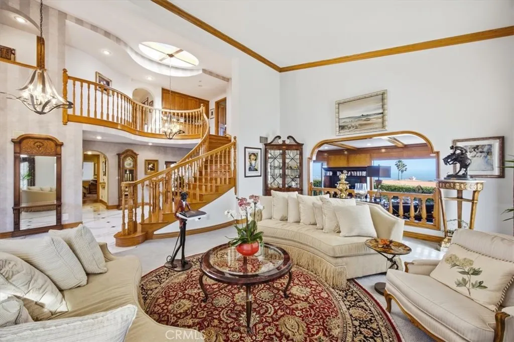 2 Avenida De Olma, Rancho Palos Verdes, California 90275 home-pic-3