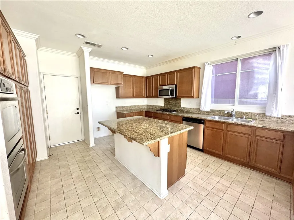 43834 Firewood, Lancaster, California 93536 home-pic-3